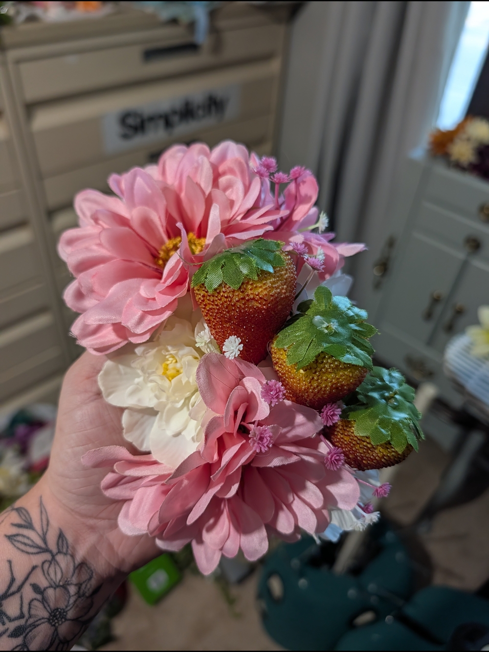 🩷🤍Strawberries And Cream Floral Hairpiece 🩷🤍